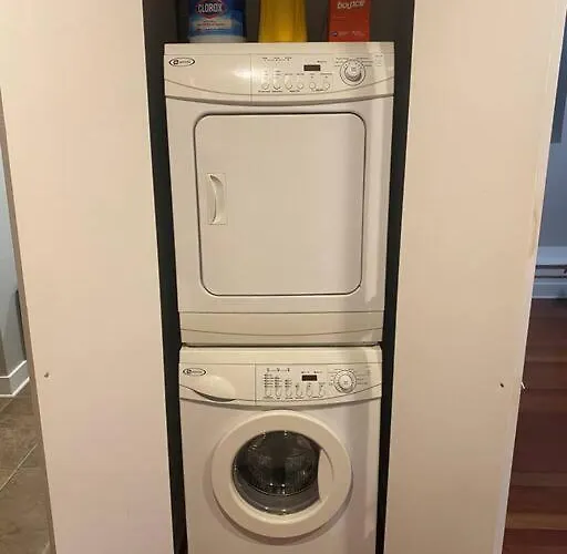 Lakeview Apartment *